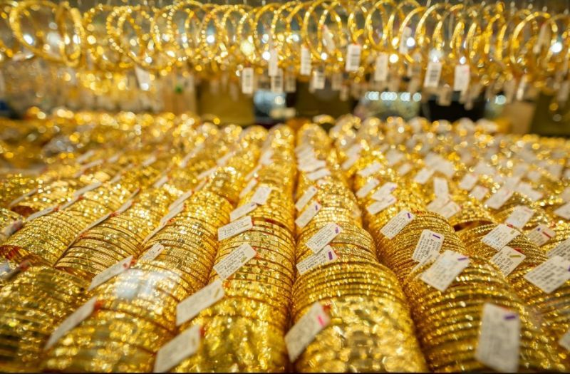 Giá vàng hôm nay 05/11: Bất chấp đà tăng của giá vàng thế giới, vàng trong nước tiếp tục lao dốc