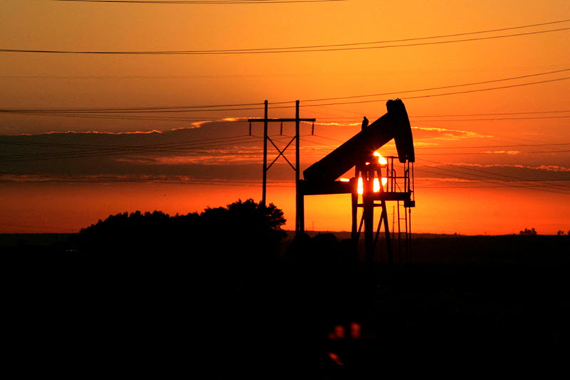 Giá dầu tăng cao hơn trong bối cảnh OPEC+ cân nhắc cắt giảm
