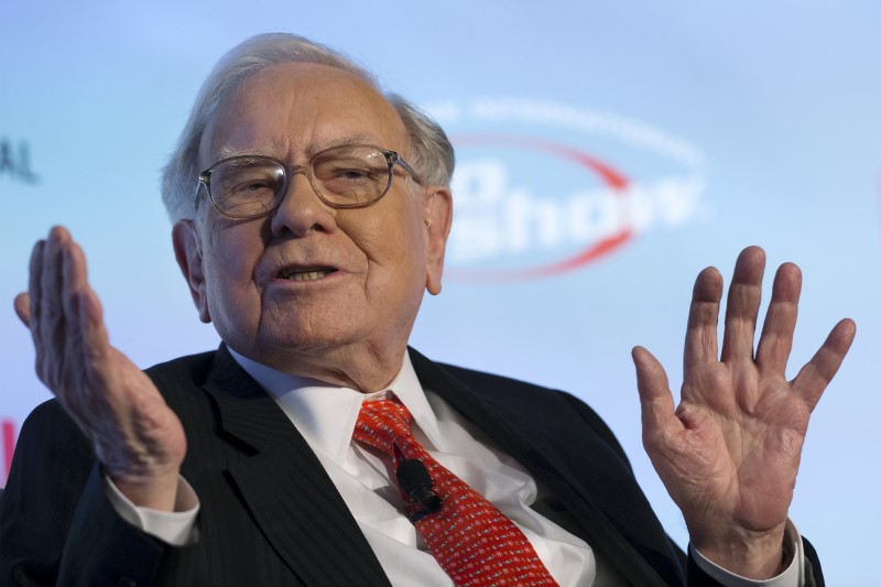 Warren Buffett dự đoán việc tăng thuế của Mỹ để đối phó với thâm hụt
